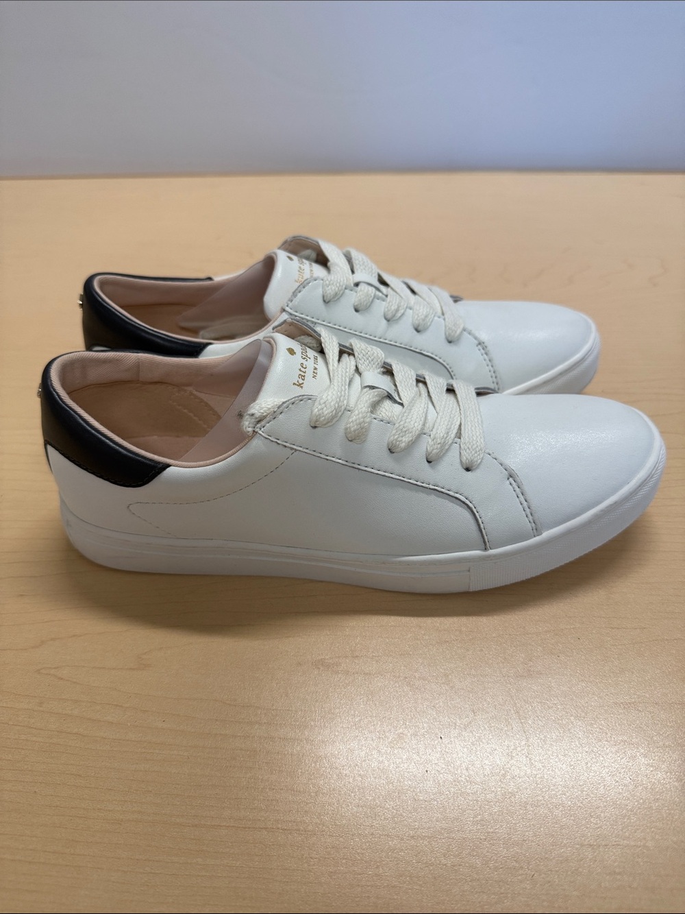 Kate Spade Alanna White Leather Sneakers Navy Accent Excellent Condition 8.5 - Picture 3 of 15